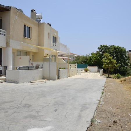 Peaceful Townhouse With Private Pool Near The Sea Apartman Paphos Kültér fotó