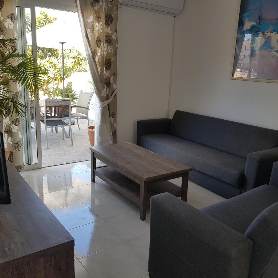 Peaceful Townhouse With Private Pool Near The Sea Apartman Paphos Kültér fotó