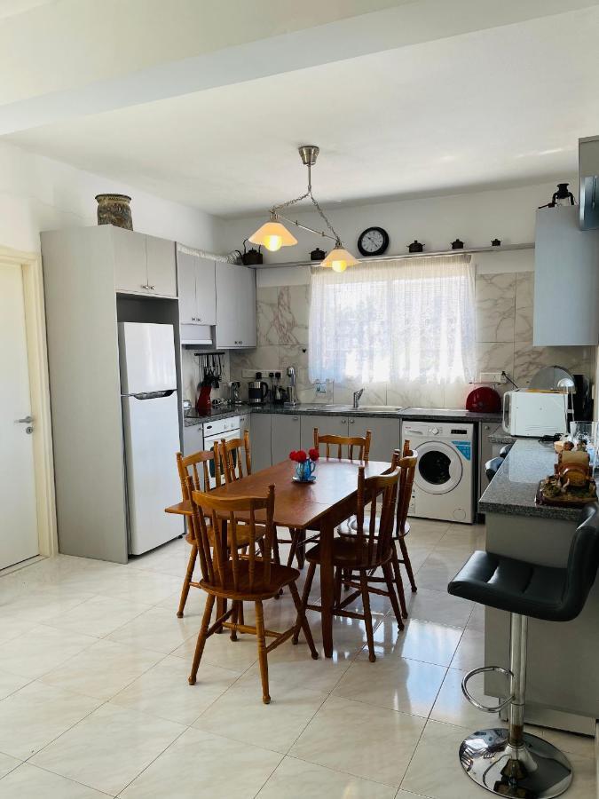 Peaceful Townhouse With Private Pool Near The Sea Apartman Paphos Kültér fotó