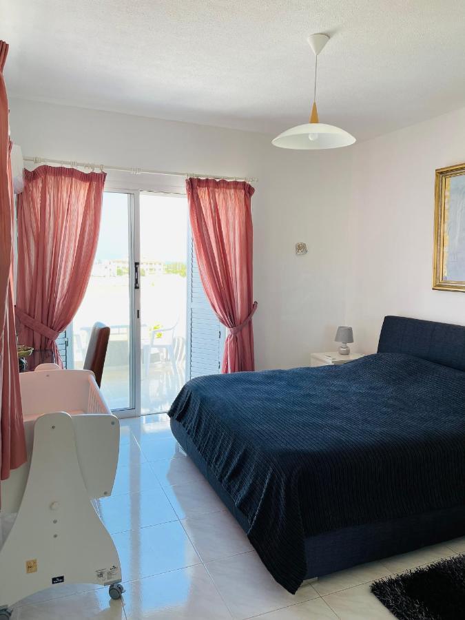Peaceful Townhouse With Private Pool Near The Sea Apartman Paphos Kültér fotó