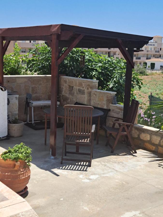 Peaceful Townhouse With Private Pool Near The Sea Apartman Paphos Kültér fotó