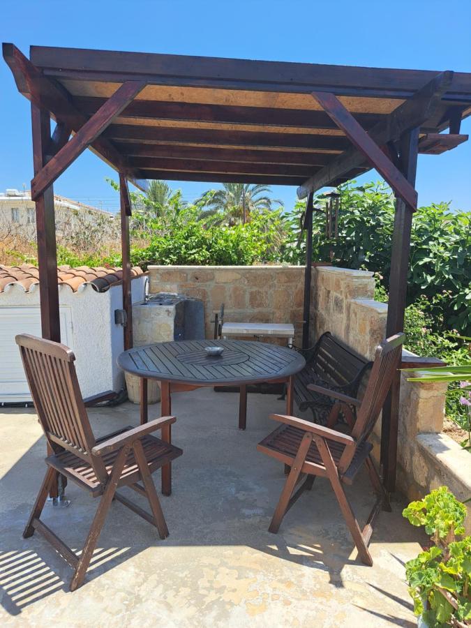 Peaceful Townhouse With Private Pool Near The Sea Apartman Paphos Kültér fotó